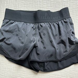 RARE lululemon hotty hot short 2.5